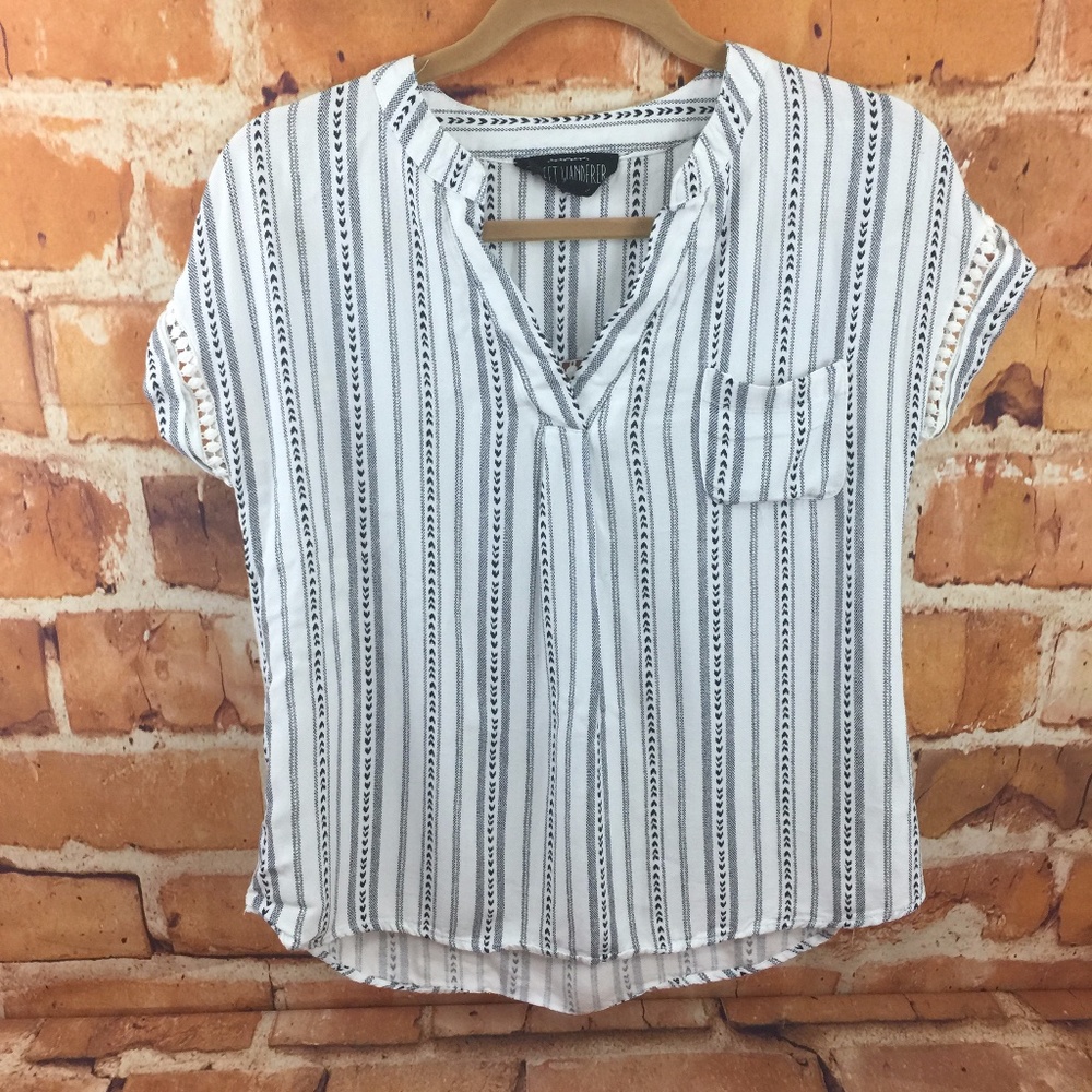 🌸 Sweet Wanderer Cap Sleeve Shirt sz M F20